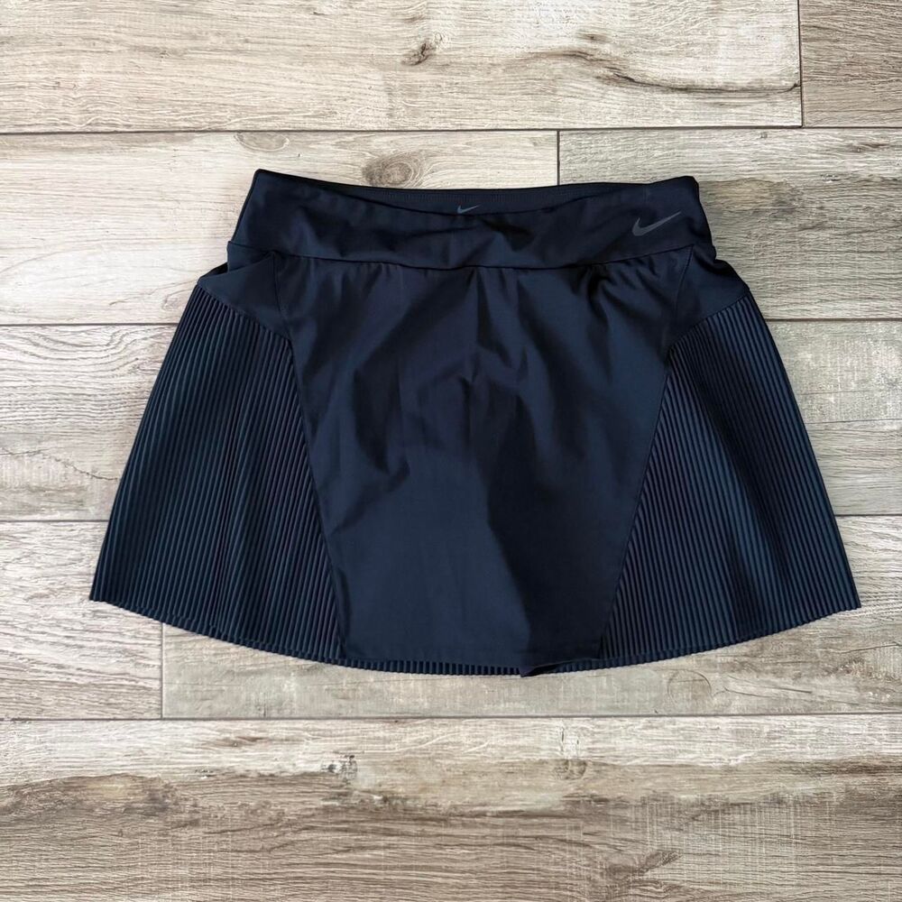 Nike Women's Black and Navy Skirt
